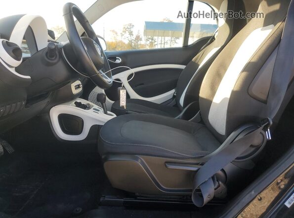 WMEFJ9BA5JK280359 2018 SMART FORTWO Gray Front interior view