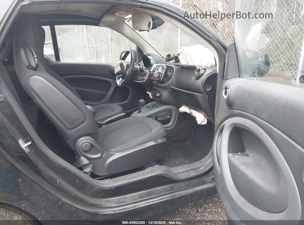 WMEFK5DA9HK152980 2017 SMART FORTWO Black Вид салону спереду