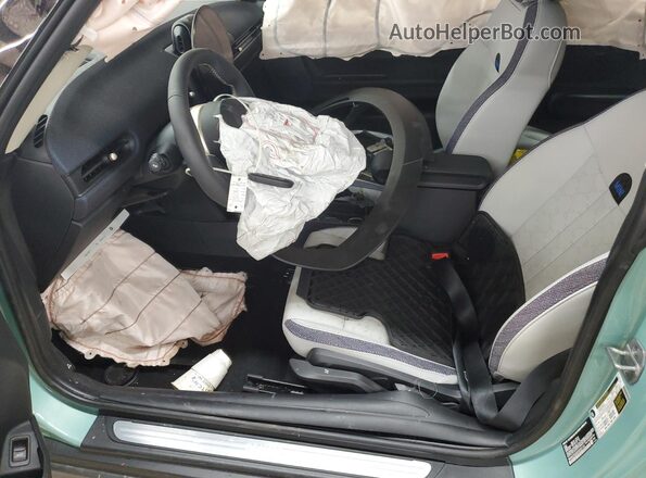 WMW23GD02S2X01131 2025 MINI COOPER Blue Vista interior delantera