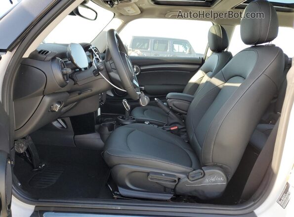 WMW33DH02R2U93002 2024 MINI COOPER Белый Вид салона спереди