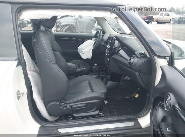 WMW53DH06P2T21805 2023 MINI HARDTOP Beige Front interior view