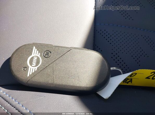WMW53GD00S2W68515 2025 MINI HARDTOP Красный Вид панели приборов