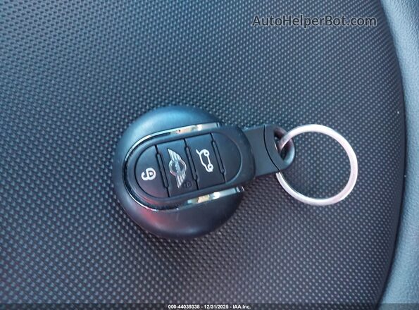 WMWLU5C54H2E83725 2017 MINI CLUBMAN White წინა პანელის ხედი