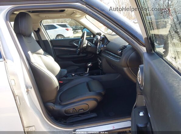 WMWLU5C58K2G04795 2019 MINI CLUBMAN Gray Front interior view