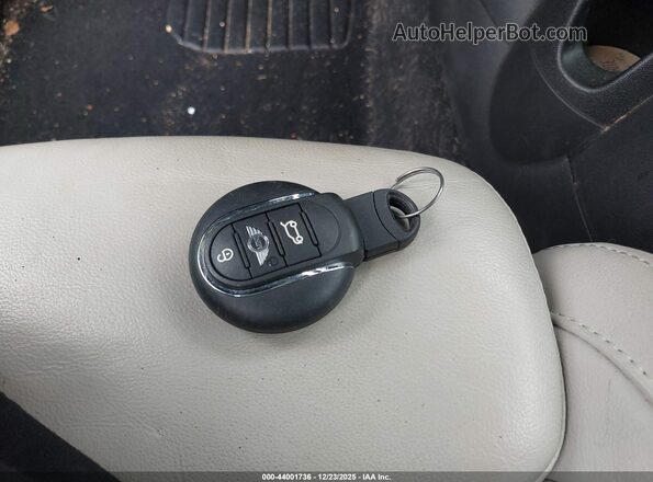 WMWWG9C57H3C22675 2017 MINI CONVERTIBLE Бирюзовый Вид панели приборов