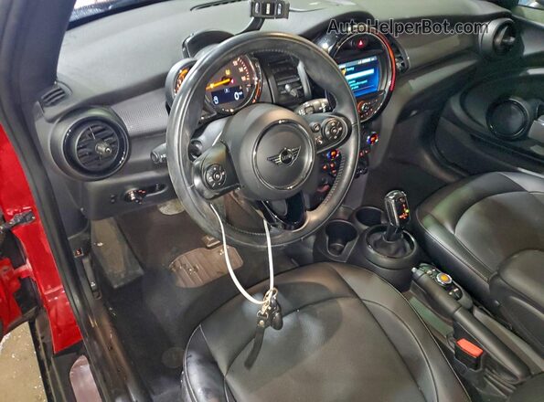 WMWXR3C01L2M07946 2020 MINI COOPER Red Вид панелі приладів