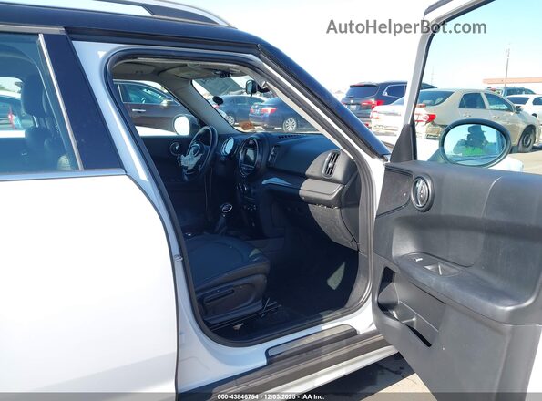 WMZYS7C32J3E07865 2018 MINI COUNTRYMAN White Front interior view