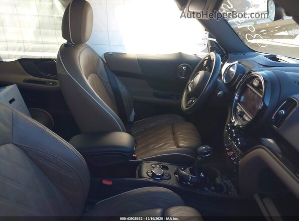 WMZYT3C38H3D98332 2017 MINI COUNTRYMAN Blue Front interior view