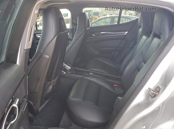 WP0AA2A71GL000476 2016 PORSCHE PANAMERA White Widok tylnych siedzeń