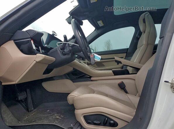 WP0AB2Y18LSA53306 2020 PORSCHE TAYCAN Белый Вид салона спереди