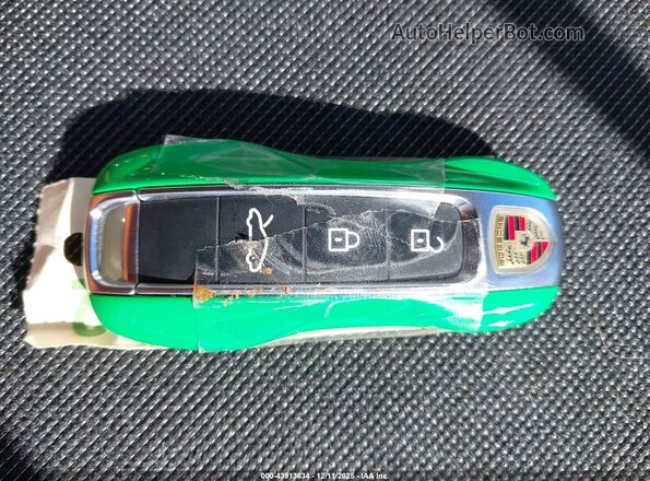 WP0AC2A93NS269531 2022 PORSCHE 911 Зеленый Вид панели приборов