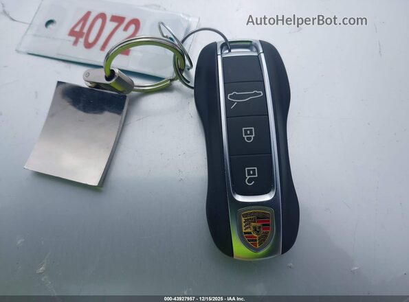 WP0AJ2A71PL100447 2023 PORSCHE PANAMERA Gray Vista del salpicadero