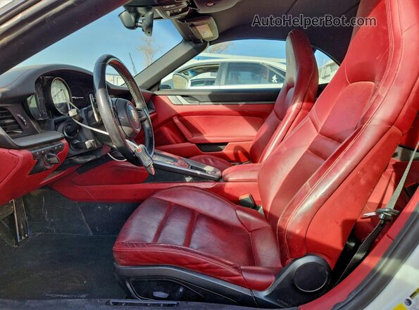 WP0CA2A91PS238232 2023 PORSCHE 911 Белый Вид салона спереди