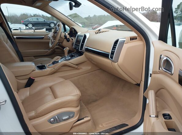 WP1AA2A25GLA00645 2016 PORSCHE CAYENNE Белый Вид салона спереди