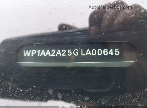 WP1AA2A25GLA00645 2016 PORSCHE CAYENNE Белый Вид подкапотного пространства