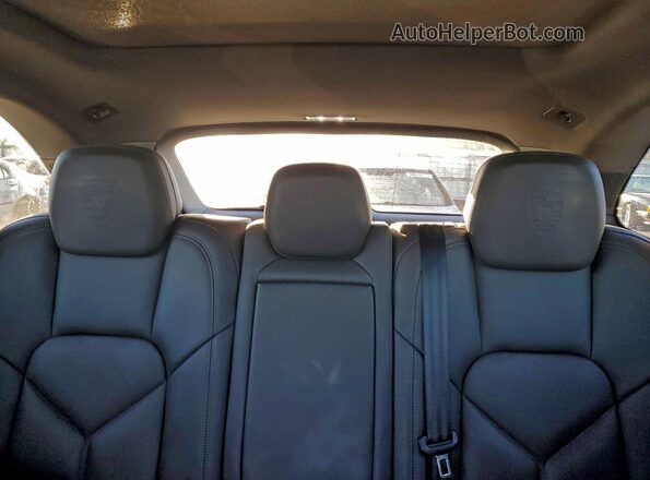 WP1AA2A27HKA84538 2017 PORSCHE CAYENNE White Հետևի նստատեղերի տեսք