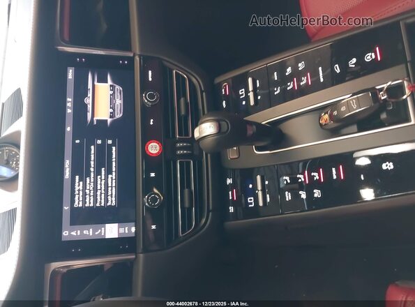 WP1AA2A52TLB00335 2026 PORSCHE MACAN Gray Vista del salpicadero