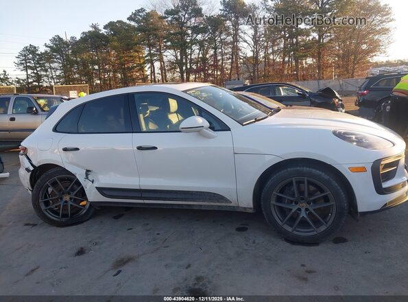 WP1AA2A54NLB01912 2022 PORSCHE MACAN White Вид задньої частини салону