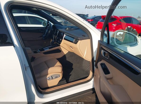 WP1AA2A56RLB16904 2024 PORSCHE MACAN White Widok wnętrza z przodu