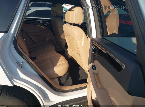 WP1AA2A56RLB16904 2024 PORSCHE MACAN White Widok naklejki z numerem VIN