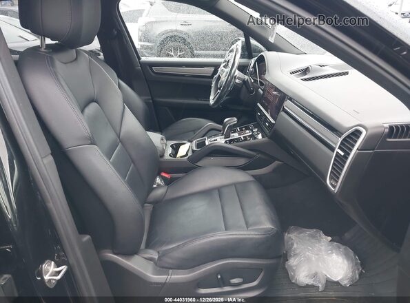 WP1AA2AY0PDA08795 2023 PORSCHE CAYENNE Black წინა სალონის ხედი
