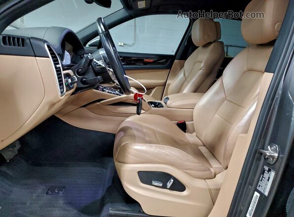 WP1AA2AY3KDA14549 2019 PORSCHE CAYENNE Серый Вид салона спереди