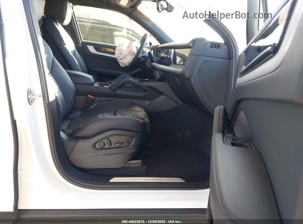 WP1AA2AY3SDA01235 2025 PORSCHE CAYENNE Белый Вид салона спереди