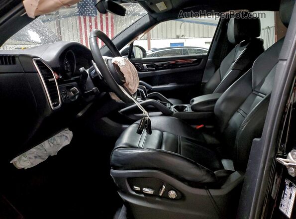 WP1AA2AYXMDA06256 2021 PORSCHE CAYENNE Черный Вид салона спереди