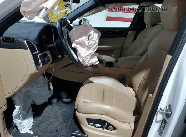 WP1AA2AYXMDA07858 2021 PORSCHE CAYENNE White Widok wnętrza z przodu