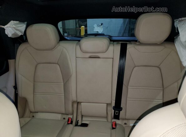WP1AA2AYXMDA07858 2021 PORSCHE CAYENNE White Widok tylnych siedzeń