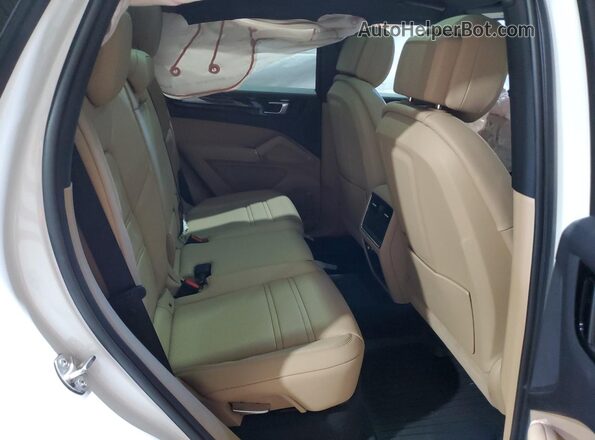 WP1AA2AYXMDA07858 2021 PORSCHE CAYENNE White Widok wnętrza z tyłu