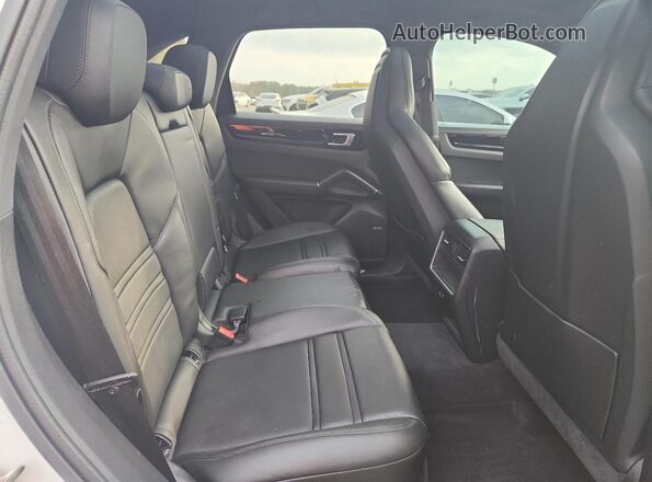 WP1AB2AYXLDA28883 2020 PORSCHE CAYENNE White უკანა სალონის ხედი