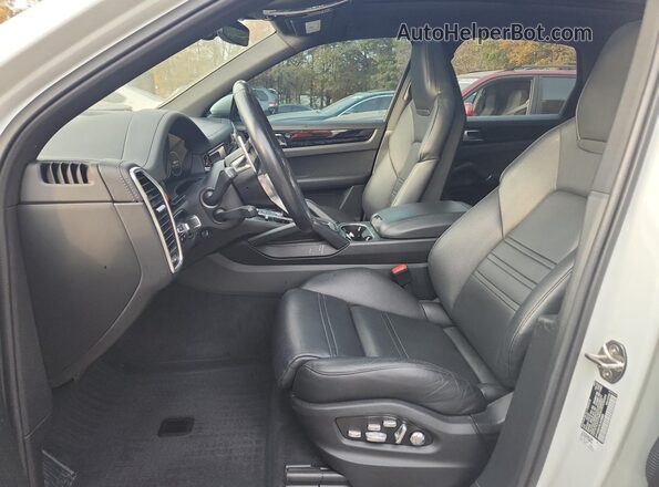 WP1AB2AYXLDA28883 2020 PORSCHE CAYENNE White წინა სალონის ხედი