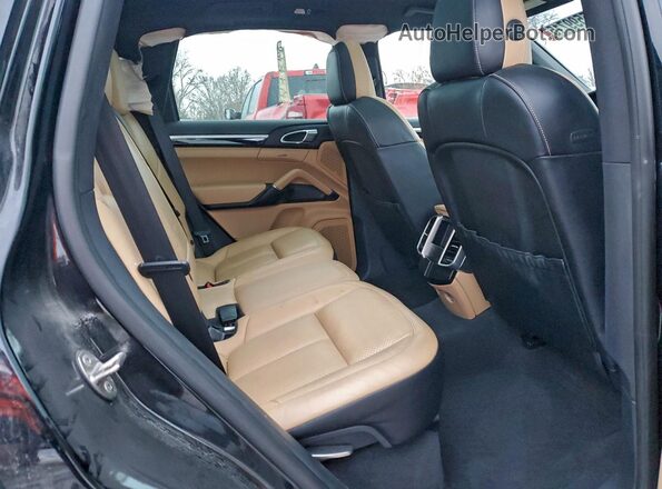 WP1AF2A26GLA40525 2016 PORSCHE CAYENNE Black უკანა სალონის ხედი