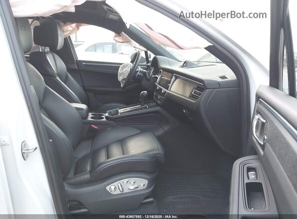 WP1AF2A53NLB31534 2022 PORSCHE MACAN White Front interior view