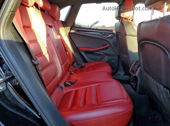 WP1AF2A58GLB95345 2016 PORSCHE MACAN Black Вид задньої частини салону