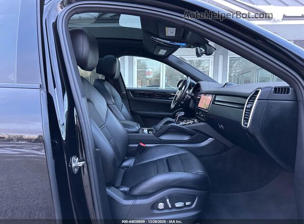 WP1BA2AY0MDA40369 2021 PORSCHE CAYENNE Black Front interior view