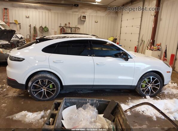 WP1BE2AY8NDA51190 2022 PORSCHE CAYENNE White Widok wnętrza z tyłu