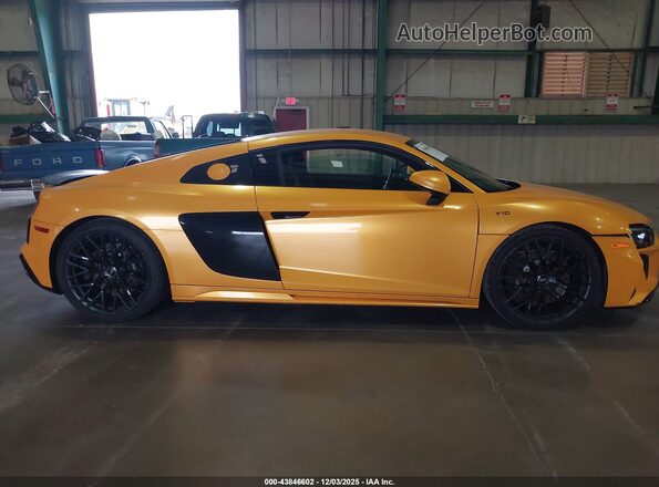 WUAEEAFX7L7900930 2020 AUDI R8 Orange Widok wnętrza z tyłu