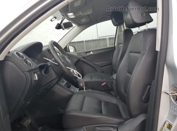 WVGAV7AX4HK039020 2017 VOLKSWAGEN TIGUAN Silver Vista interior delantera