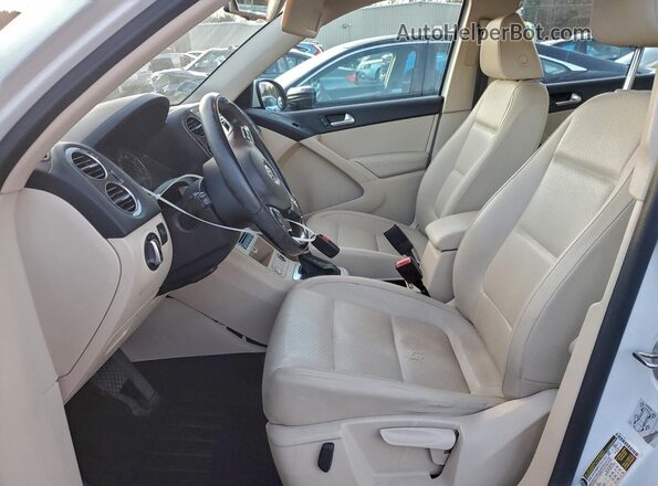 WVGAV7AX9GW575288 2016 VOLKSWAGEN TIGUAN Белый Вид салона спереди