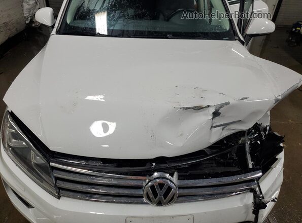 WVGEF7BP6HD006358 2017 VOLKSWAGEN TOUAREG White Widok wnętrza z tyłu