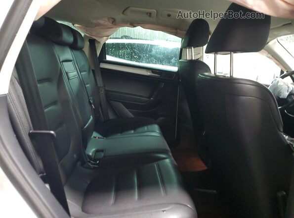 WVGEF7BP6HD006358 2017 VOLKSWAGEN TOUAREG White Widok tylnych siedzeń