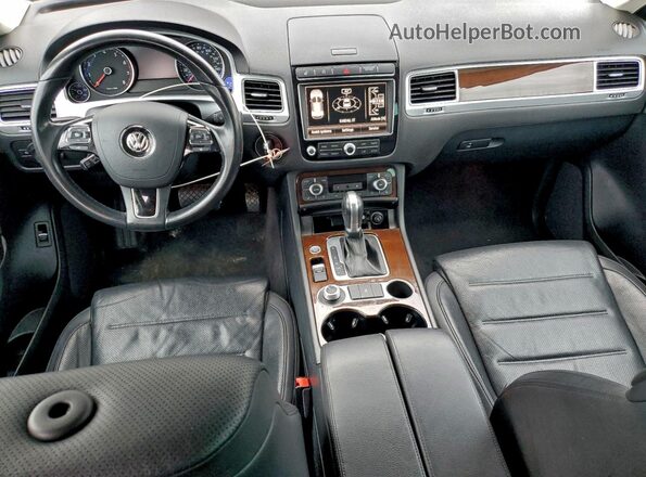 WVGEF9BP2GD012331 2016 VOLKSWAGEN TOUAREG Black Առջևի վահանակի տեսք
