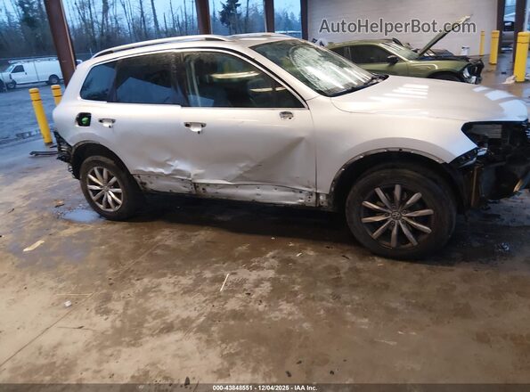 WVGEP9BP3GD001450 2016 VOLKSWAGEN TOUAREG Gray სალონის 360-გრადუსიანი ხედი