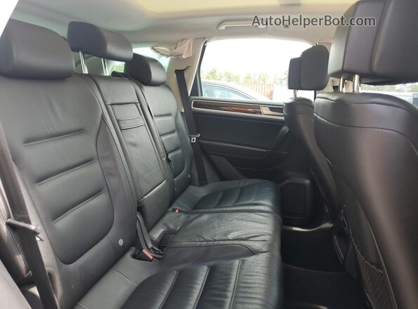 WVGEP9BPXGD002689 2016 VOLKSWAGEN TOUAREG Gray Սալոնի հետևի տեսք