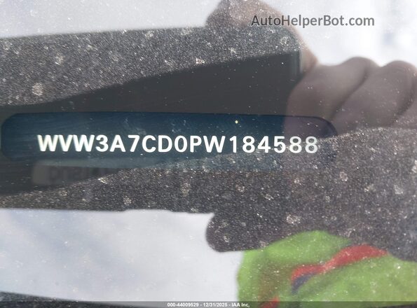 WVW3A7CD0PW184588 2023 VOLKSWAGEN GOLF Black ძრავის განყოფილების ხედი