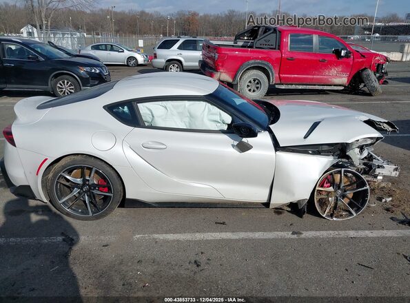 WZ1DB0C01NW050726 2022 TOYOTA GR SUPRA White Սալոնի հետևի տեսք