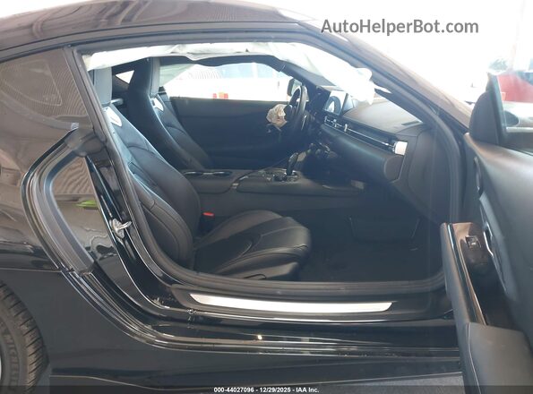 WZ1DB0C08MW039124 2021 TOYOTA GR SUPRA Черный Вид салона спереди