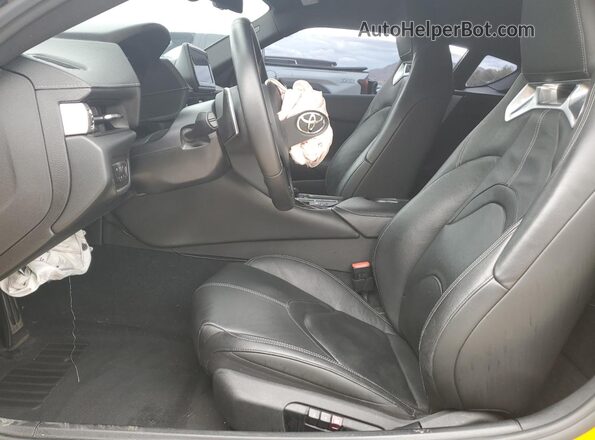 WZ1DB4C05LW023680 2020 TOYOTA SUPRA Желтый Вид салона спереди